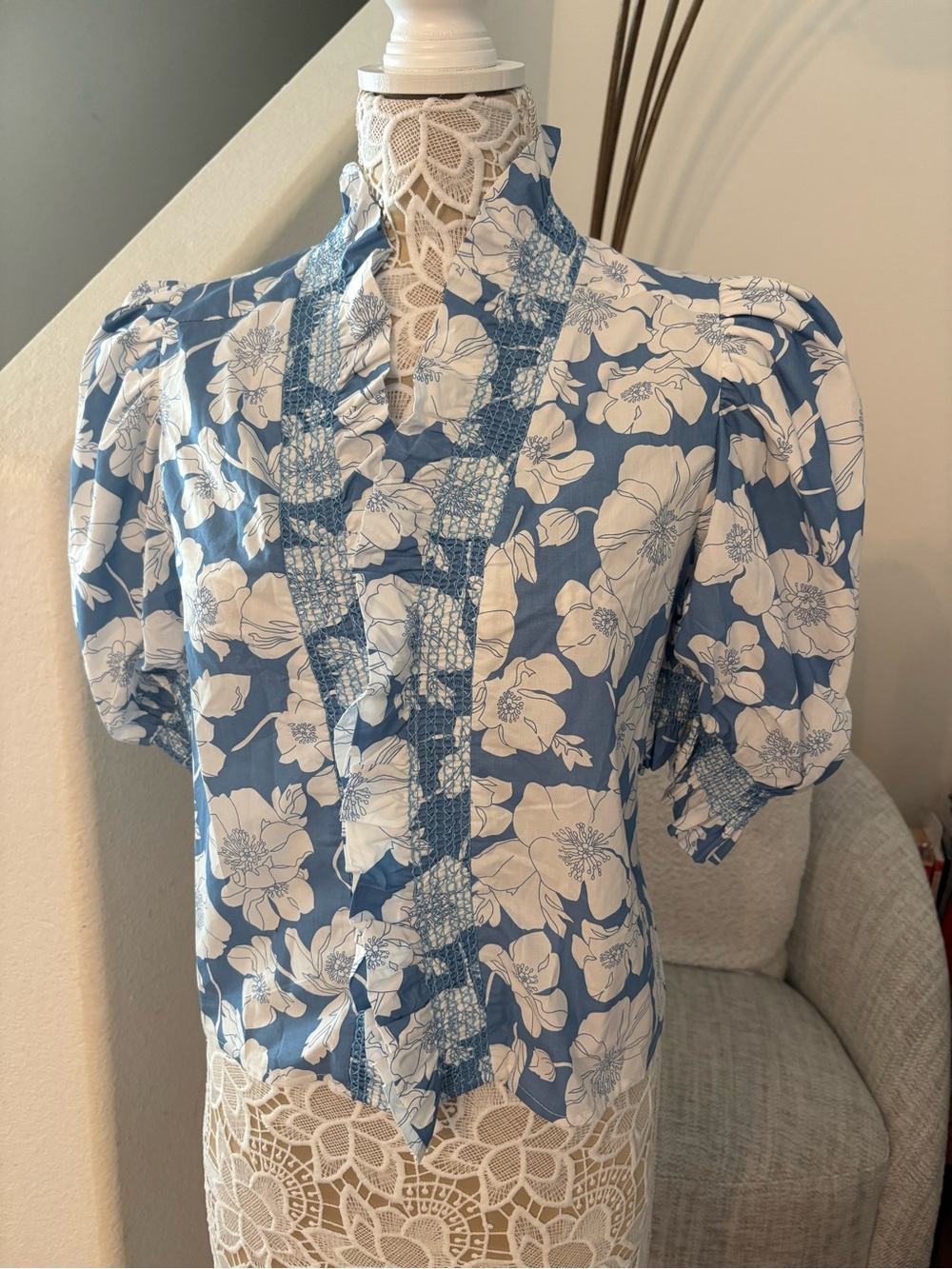 Hyacinth House Blue White Floral Print Blouse✨NWOT Sz S